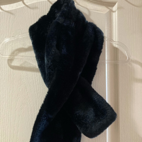 Accessories - VINTAGE FAKE FUR WRAP